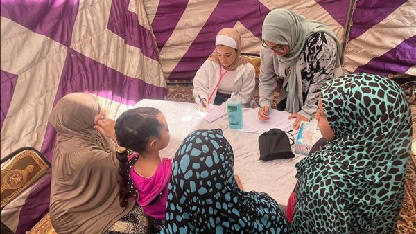 جامعة 6 أكتوبر تطلق قافلة طبية بمركز الصف بالجيزة (صور)
