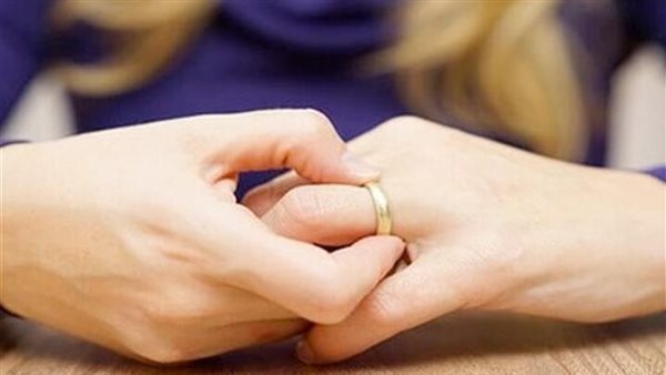 لسه عذراء.. عزة تطلب خلع زوجها بعد شهرين زواج