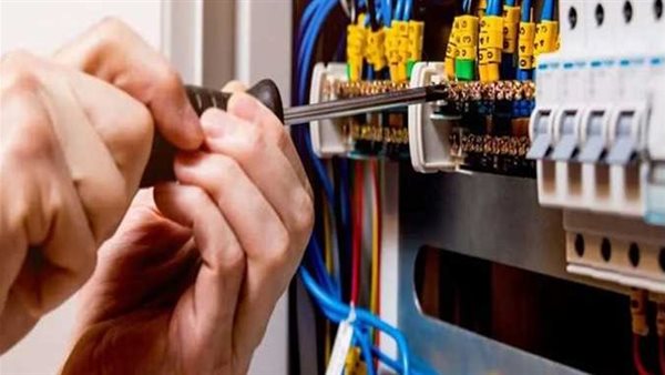 الكهرباء تكشف 5 حيل جديدة لسرقة التيار في المنازل وحملات لضبط التلاعب