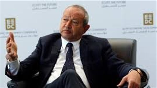 روحوا اتفرجوا على بنات الصعيد الجدعان.. نجيب ساويرس يشيد بفيلم رفعت عيني للسما