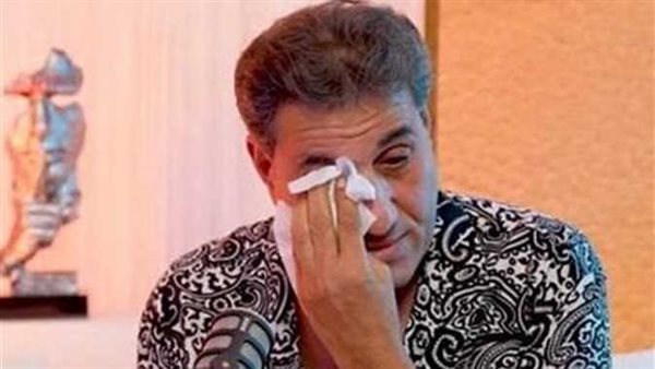 «نفسي أشوف أمي».. أحمد شيبة ينهار من البكاء أثناء حديثه عن والدته المتوفية | فيديو