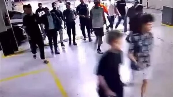 اشتغل في المول من ورا أهله..أسرار فشل تصالح إمام عاشور مع فرد الأمن