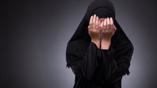 بيعاكس البنات وأنا ماشية جنبه.. حنان تطلب خلع زوجها في محكمة الأسرة