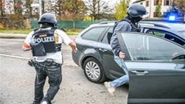 خضعت لعملية جراحية.. القبض على متهم عض أذن شرطية في ألمانيا