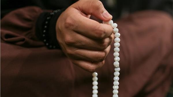 ضبط وإحضار السلاح الظاهر في الفيديو.. 11 قرارًا للنيابة في واقعة «نجل الداعية السلفي» 