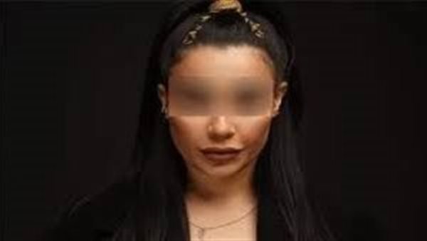 ماذا قال محامي المذيعة الشهيرة خلال تجديد حبسها لحيازتها المخدرات؟