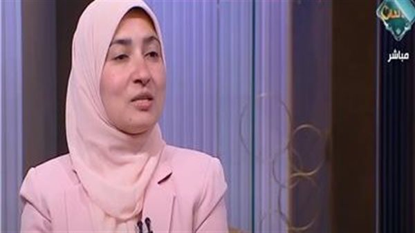 هل يجوز أداء جميع الصلوات دفعة واحدة؟.. د. إيمان محمد تُجيب | فيديو