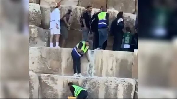 حقيقة تكسير طبقة الأهرامات بالجيزة | شاهد