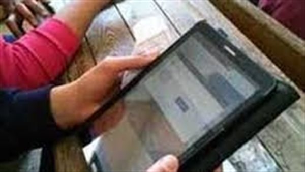 بعد قرار التعليم رد التابلت للتعليم.. أولياء الأمور يشكون من تحمل أعباء الصيانة والتلف
