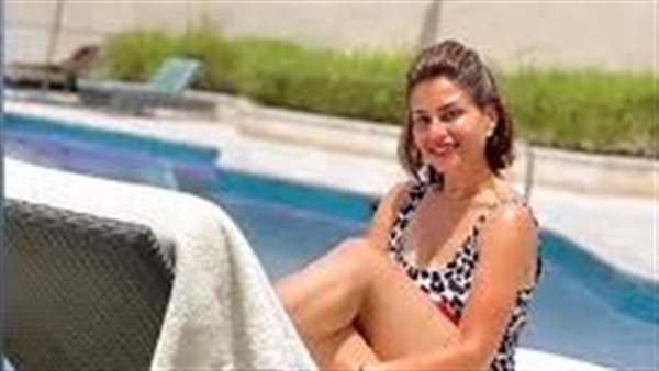 بدون مكياج.. منة فضالي تثير ضجة بهذه الإطلالة | شاهد