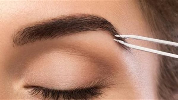 حكم إزالة الشعر الزائد من الحواجب.. الإفتاء تحسم الجدل | فيديو