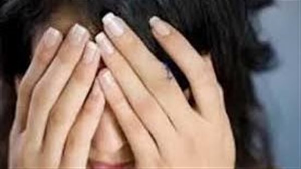 شوفته خارج من بيت جارتي المطلقة.. هناء تطلب الخلع من حب عمرها في محكمة الأسرة 