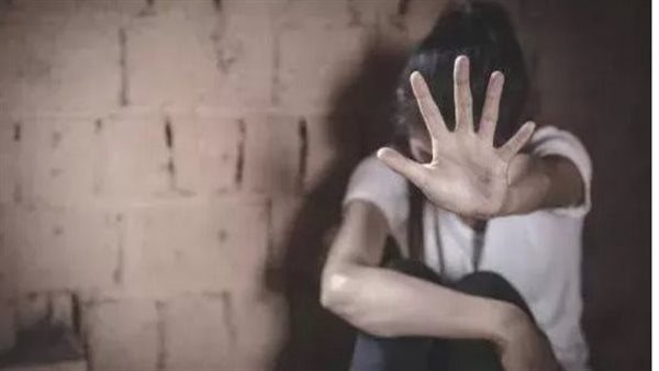 العناية الإلهية أنقذتها.. حكاية فتاة حلوان وسائق التوك التوك 