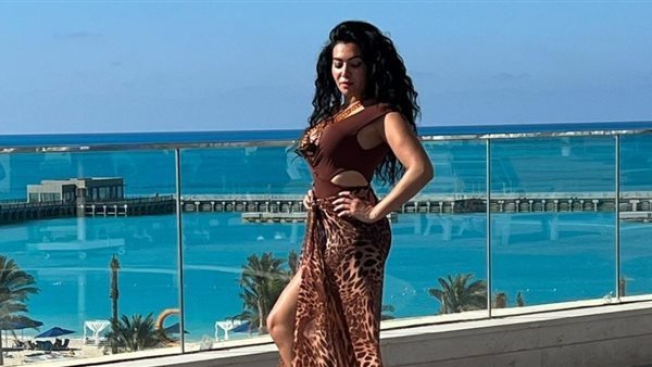 فستان ملفت.. ميريهان حسين تثير ضجة بهذه الإطلالة | شاهد