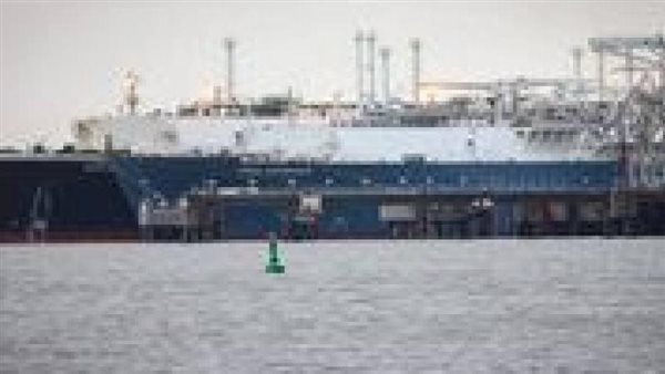 البترول تكشف حقيقة تعطل سفينة إعادة التغويز بالعين السخنة