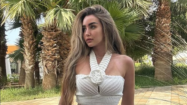 بدون مكياج.. هنا الزاهد تثير الجدل بهذه الإطلالة | شاهد