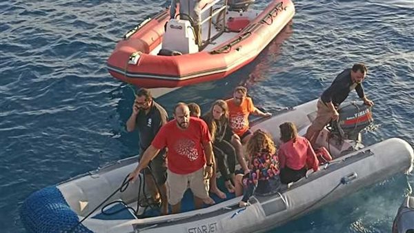 الناجون يروون لحظات الرعب.. القصة الكاملة لغرق لنش مرسى علم في قلب البحر الأحمر