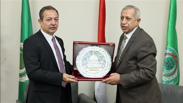 رئيس الأكاديمية العربية يستقبل قنصل فلسطين بمكتبه بفرع العلمين الجديدة (صور)