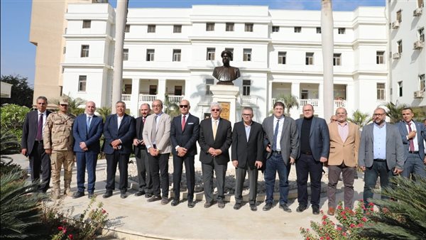 وزير التعليم العالي يتفقد منشآت وتجهيزات المدينة الطبية بجامعة عين شمس (صور)