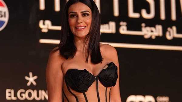 بالكب الشفاف.. إطلالة إنجي المقدم تُشعل السوشيال ميديا | شاهد