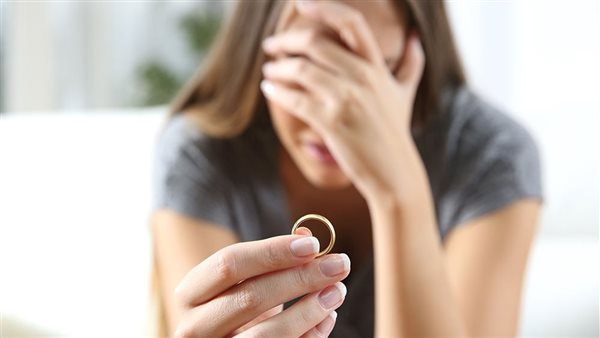  أدمنت المواقع الإباحية بسببه.. هيام تطلب الخلع بعد 3 سنوات زواج