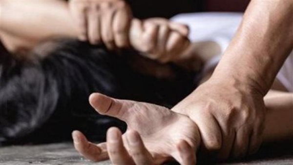 هددها بقتل طفلها..تفاصيل إحالة تاجر وربة منزل للمفتي بتهمة احتجاز محامية واغتصابها في الإسكندرية