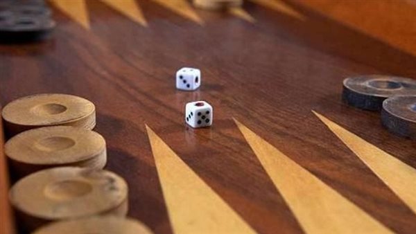 هل لعب الطاولة والسلم والثعبان حرام؟.. أمين الفتوى يجيب | فيديو