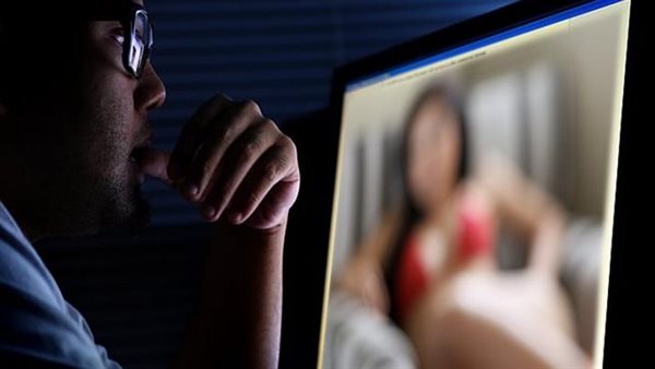 طلب ممارسة الحرام معها.. تفاصيل مثيرة في إحالة شاب هدد سيدة بصورها الخاصة ببني سويف للجنايات 