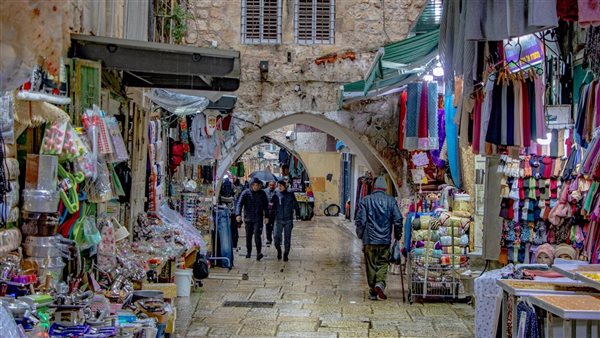 يتمنون عودة الأوضاع لسابق عهدها.. مأساة تجار القدس تصل لمواقع التواصل الاجتماعي