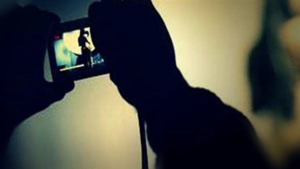 زوجته وضعت الخطة.. قرار جديد بشأن الدجال المتهم بتصوير فتاة في أوضاع مخلة