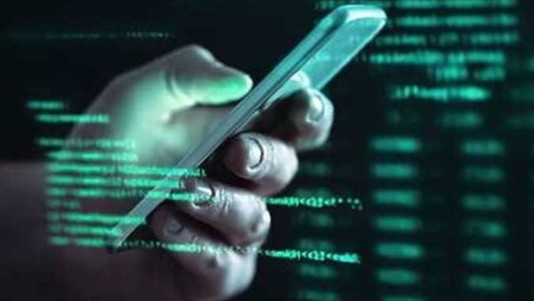 جاسوس في بيتك.. تحذير خطير من هذه التطبيقات في الموبايل