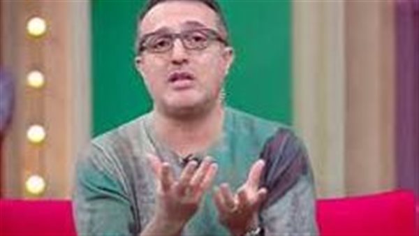  إيه اللي جابك تصلي مع الرجالة.. صدمة لـ شريف مدكور داخل مسجد 