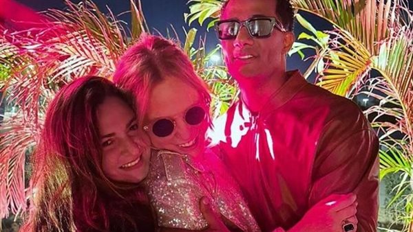 أحضان وإطلالة جريئة..شيرين رضا تثير الجدل مع محمد رمضان | شاهد