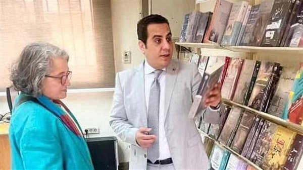 جامعة القاهرة تفتتح منفذًا دائمًا لبيع إصدارات المركز القومي للترجمة بأسعار مخفضة