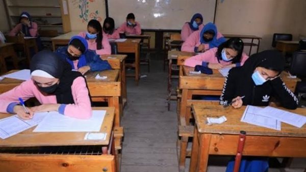 التعليم تحسم الجدل وتكشف حقيقة تطبيق «نظام البوكليت» بامتحانات الشهادة الإعدادية 2025