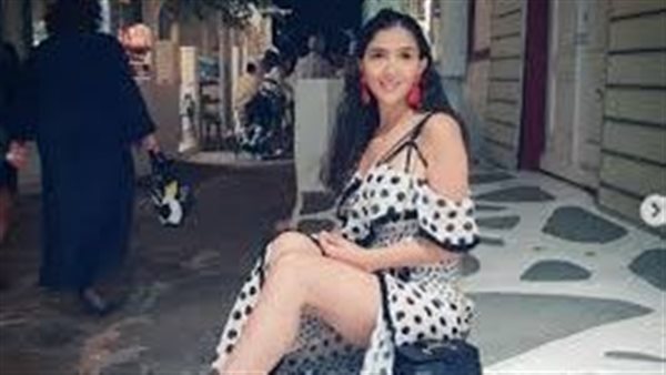  فستان مجسم.. مي عمر تشعل السوشيال ميديا بهذه الإطلالة | شاهد