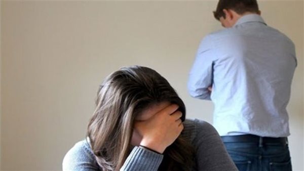 عاوز يحجبني بالعافية.. سمر تطلب خلع زوجها في محكمة الأسرة