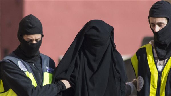 قصة سقوط نجلاء محمود.. أسرار استقطاب الفتيات المصريات وتزويجهن لرجال داعش 