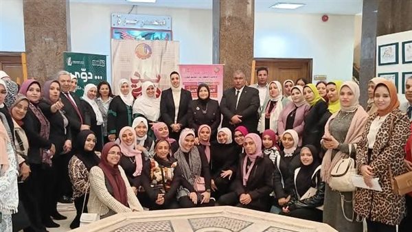 بالصور.. معرض كاريكاتير لا للعنف ضد المرأة