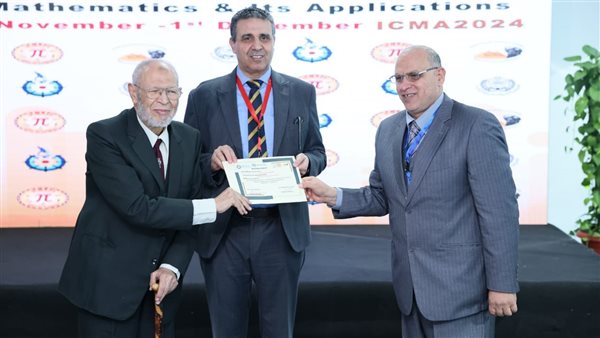 تكريم نخبة من الرواد والباحثين في مؤتمر الرياضيات السادس بالأكاديمية العربية 