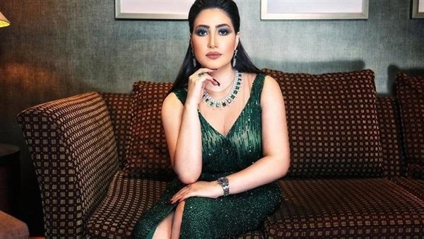  لن تتوقعه..بوسي تثير ضجة بسبب سعر فستانها | شاهد