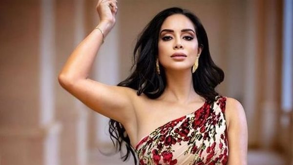  فستان جريء.. بسنت شوقي تثير الجدل بهذه الإطلالة | شاهد