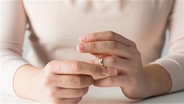 زهقت من الألفاظ.. منال تطلب خلع زوجها في محكمة الأسرة: بيعاملني كأني فتاة ليل 