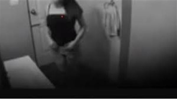 صورها في الحمام وطلب علاقة.. تفاصيل مثيرة في القبض على عامل بتهمة ابتزاز زميلته ببنك شهير