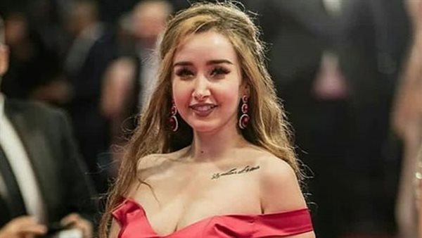  فستان ملفت.. هنا الزاهد تثير الجدل بهذه الإطلالة | شاهد 