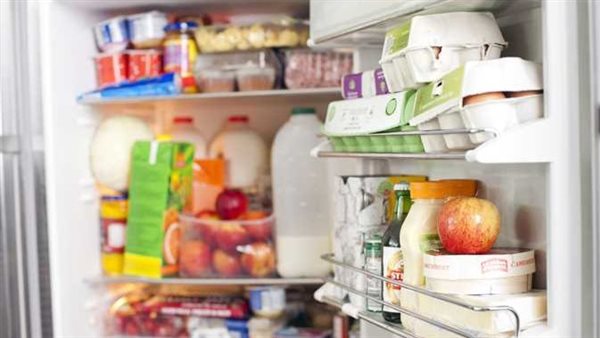 مخاطر قاتلة.. 5 أطعمة ممنوع حفظها في باب الثلاجة