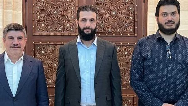 ينتمي لـ«حازمون» ومتهم في اغتيال هشام بركات.. من هو محمود فتحي الذي ظهر بجوار الجولاني؟ 