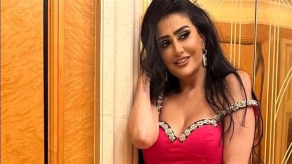 الموناليزا.. غادة عبدالرازق تشعل السوشيال ميديا بهذه الإطلالة | شاهد