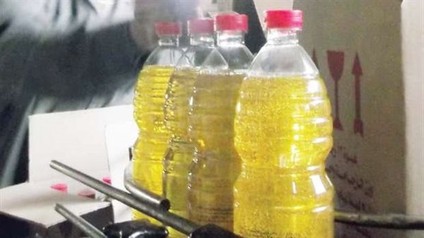 حقيقة الصور المتداولة.. هل تبيع التموين الزيت المستعمل بعد تكريره؟