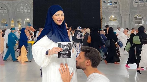 أثارت الجدل.. القصة الكاملة لفضيحة سيشن الحمل أمام الكعبة للبلوجر جهاد البنا وزوجها | شاهد